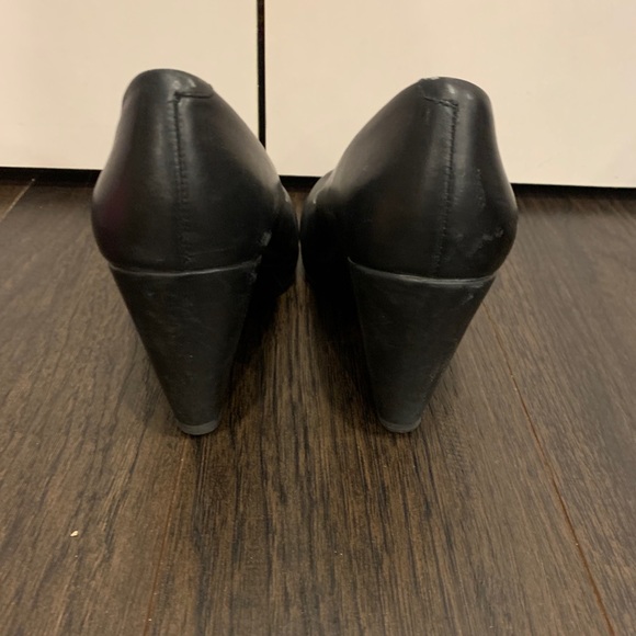 Black leather wedges - Picture 3 of 3